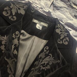 Chic Black Embroidered Women's Blazer